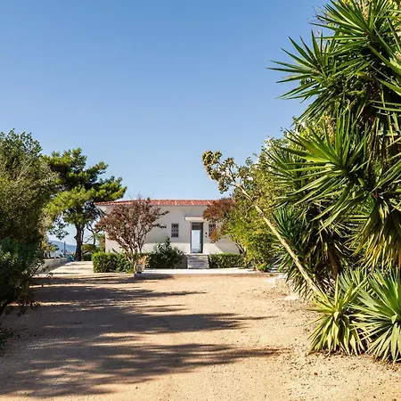 Olyan Seaside Villa *